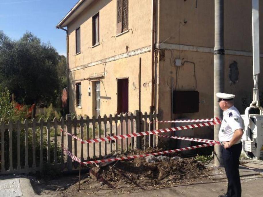 Alcuni immagini dello sgombero nell'ex casa cantoniera 