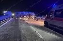 Perde il controllo del furgone e il mezzo si ribalta sul fianco: Pontina chiusa