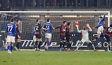 Il Milan vince a Como e resta in scia all'Inter capolista