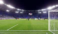 Cataldi all'ultimo respiro su rigore: la Lazio batte il Genoa 3-2