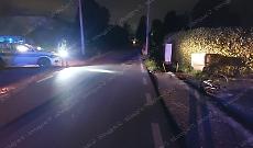 Ciclista investito da un'auto in fuga: rintracciato e denunciato dalla Polizia Locale il conducente