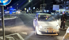 Carambola nella rotatoria contromano, alla guida un anziano in stato confusionale