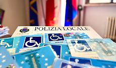 Fondi, stretta sui contrassegni disabili: ritirati 47 tesserini tra falsi, scaduti e intestati a deceduti