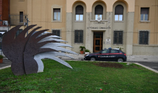 Vende un trattore tagliaerba e viene truffato