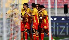Tre punti d'oro per il Lecce che nel finale supera l'Udinese
