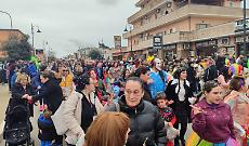 Tor San Lorenzo come Rio, la sfilata dei carri &egrave; un grande successo