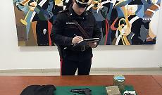 Aprilia, arrestato 20enne per droga e pistola modificata