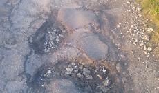 Buche e voragini in via Giannottola, residenti esasperati