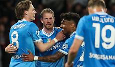 Il Napoli si ritrova, poker di reti alla Cremonese