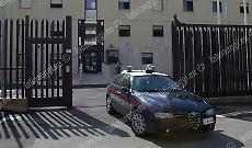 Minaccia i militari durante l&rsquo;installazione del braccialetto elettronico: 47enne finisce in carcere