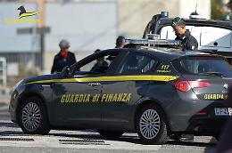 Falso fisioterapista arrestato: accusa di violenza sessuale sulle clienti, anche minori 