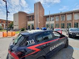 Minorenne palpeggiata in piazza, 25enne agli arresti domiciliari
