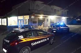 Sventata rapina nel minimarket