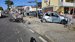 Incidente tra moto e auto, grave centauro quarantenne