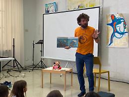Le onde del mare portano Davide Colla  a Lievito Kids