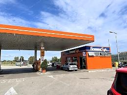Due assalti col fucile a pompa al ristorante orientale e alla stazione di servizio 