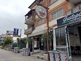 Due rapine prima dell'alba nei bar, colpi a Borgo Carso e poi in città