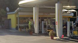Tenta di rubare nel bar della stazione di servizio sulla Nettunense, danni alla struttura 