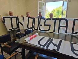 Protesta in Comune, gli autisti del trasporto pubblico occupano la sala giunta