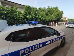 La Polizia Locale salva un gattino e scopre la casa di un accumulatore