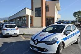 Non si ferma all’alt, scatta l’inseguimento. Giovane denunciato