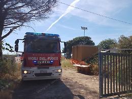 Violento incendio nell'ex campo rom Al Karama