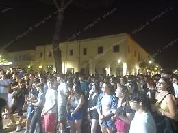 Centinaia di studenti in piazza Roma per il brindisi nella notte prima degli esami 