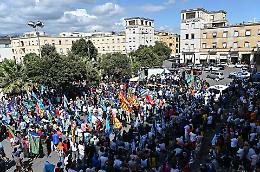 Comunità indiana in piazza per Satnam. Le testimonianze dei braccianti