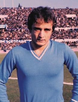 Una targa tra il settimo ed ottavo lotto per ricordare Vincenzo D'Amico