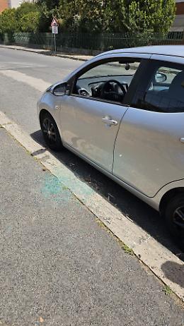 Bambina si chiude in auto, salvata dalla Polizia Locale