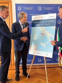 Inizia il viaggio della "Vela Latina per la pace"