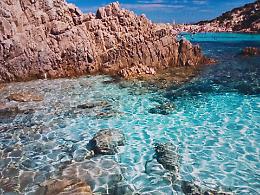 Rubano la sabbia in Sardegna, coppia fermata