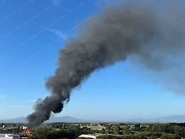 Vasto incendio alla Ecoimballaggi