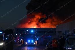 Incendio alla Farla, Palazzo: "Tecnici Arpa al lavoro"