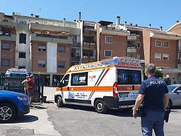 Precipita dal secondo piano, grave una ragazza