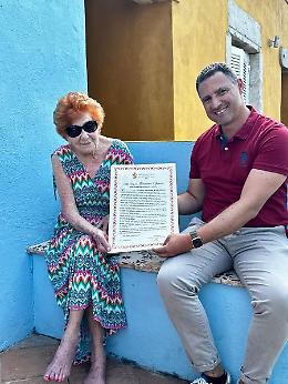 La turista più longeva d'Italia sceglie il mare del Golfo per le sue vacanze