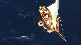 La barca della pace "Hormiae 1943" rende omaggio alle vittime del Mediterraneo