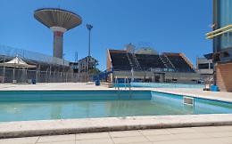 Il mistero della piscina scoperta: lavori finiti, ma non riapre
