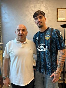 Colpo a centrocampo per il Latina: in nerazzurro arriva Emanuele Ndoj