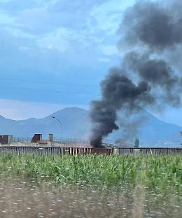 Brucia l’ex discarica di Quarto Iannotta. Al vaglio le immagini 