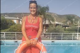 Salva un novantenne e la moglie nella piscina dell’hotel