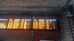 Giornata da incubo per i pendolari, treni paralizzati