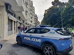 Ubriachi, si addormentano sul pianerottolo del palazzo