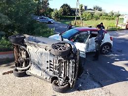 Incidente stradale in via Sabotino, impatto violento: due feriti