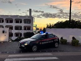 Botte nella notte dopo la festa, giovane ferito: caccia agli aggressori