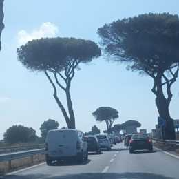 Contromano sulla Pontina provoca tre incidenti, 86enne alla guida di una Polo bloccato dalla Polizia Locale