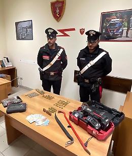 Furto in autolavaggio, i Carabinieri arrestano uno dei ladri. Caccia ai complici