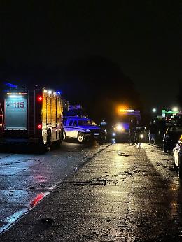 Cisterna, strada allagata, auto bloccate sotto al cavalcavia
