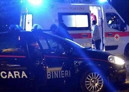 Terrore al distributore: aggredito da un uomo mascherato armato d'ascia