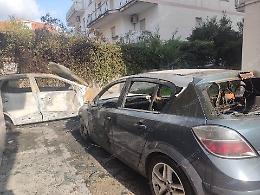 Due auto a fuoco, torna la paura